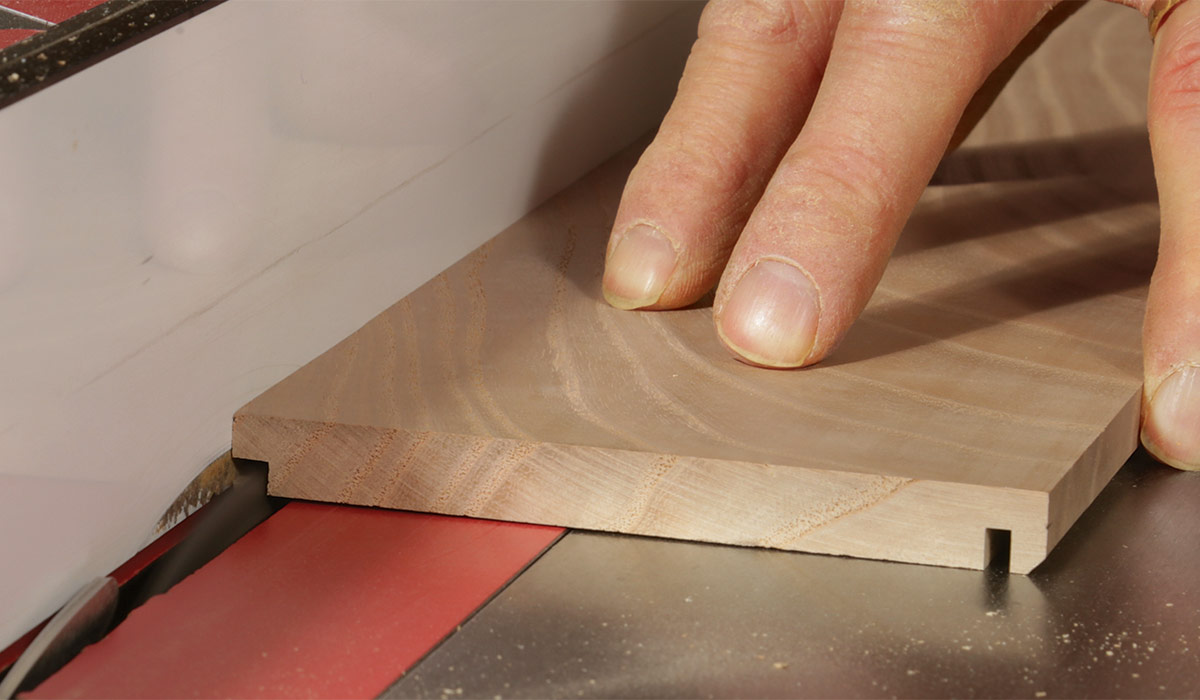 cutting groove and rabbet in side of box