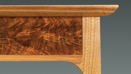 Elegant dining table with veneered aprons